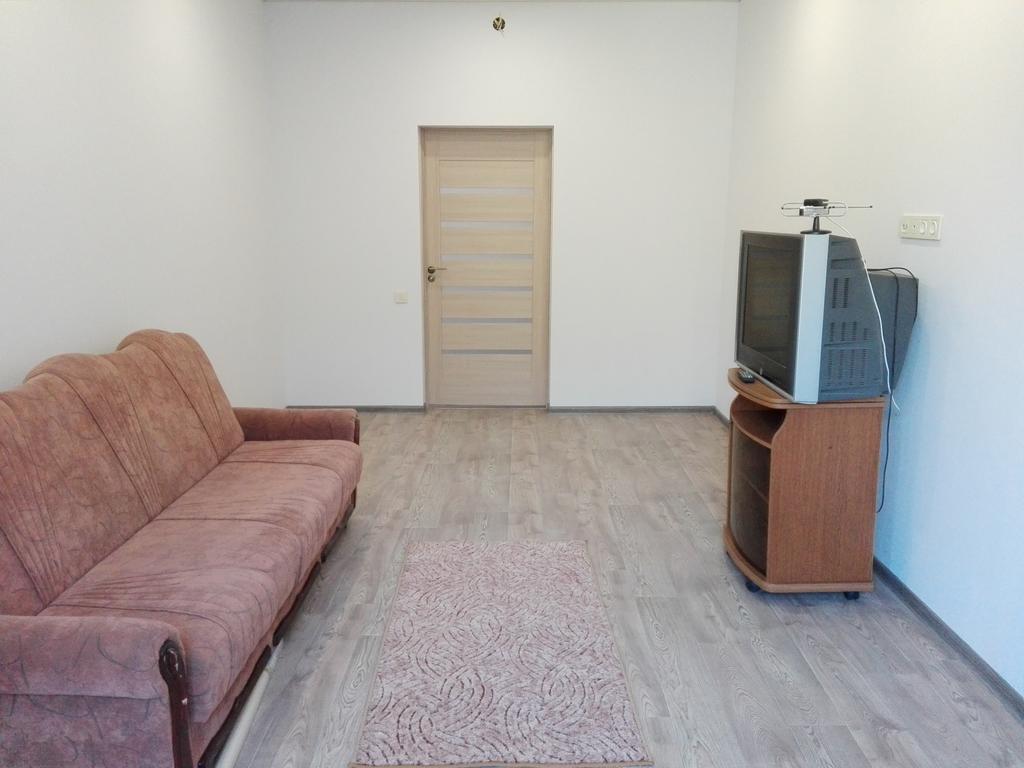 Apartment On Kryvorizhstal Street 35-24 Kryvyj Rih Exteriör bild