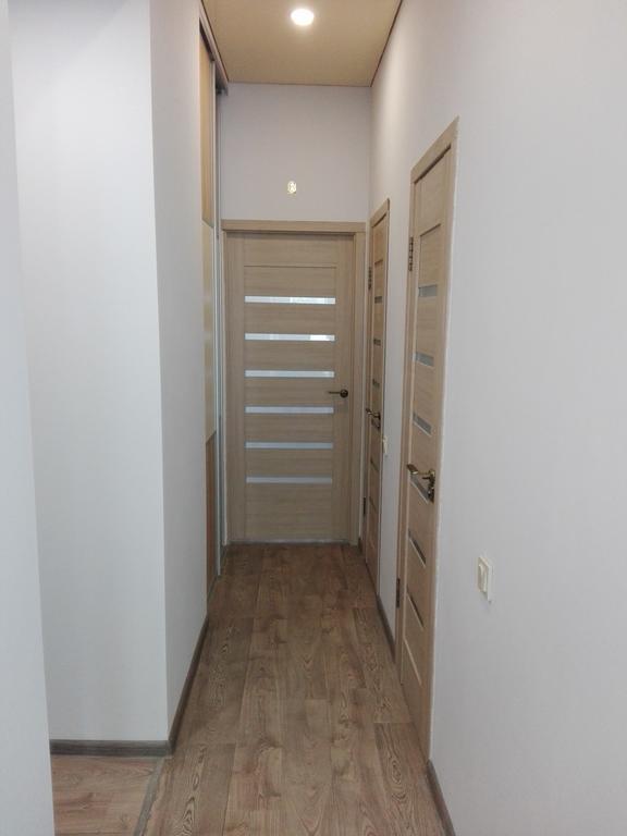 Apartment On Kryvorizhstal Street 35-24 Kryvyj Rih Exteriör bild