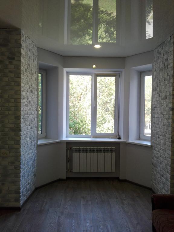 Apartment On Kryvorizhstal Street 35-24 Kryvyj Rih Exteriör bild